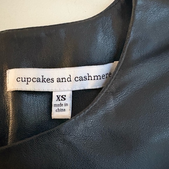 CUPCAKES AND CASHMERE
WOMEN'S MARTINE  TOP SIZE XS - Picture 5 of 6